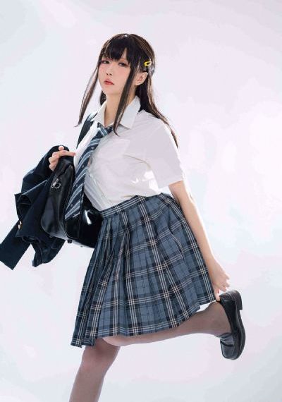 日本老师脱了学生内裤打屁股_BD英语天堂在线